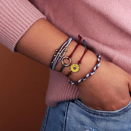 Vista 4 de Pulsera de cuerda trenzada hecha a mano con diseño de girasol para adolescentes y mujeres