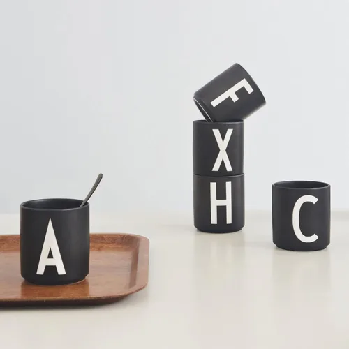 Vista 2 de Design Letters Taza de café con inicial A-Z Taza de café de Navidad con monograma para hombres, mujeres, tazas de porcelana de 11 onzas, taza