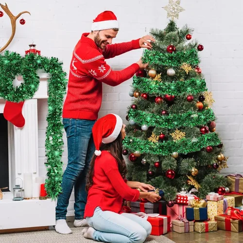 Vista 4 de VESPRO Guirnalda metálica verde para árbol de Navidad de 59 pies con purpurina para decoración de interiores y exteriores