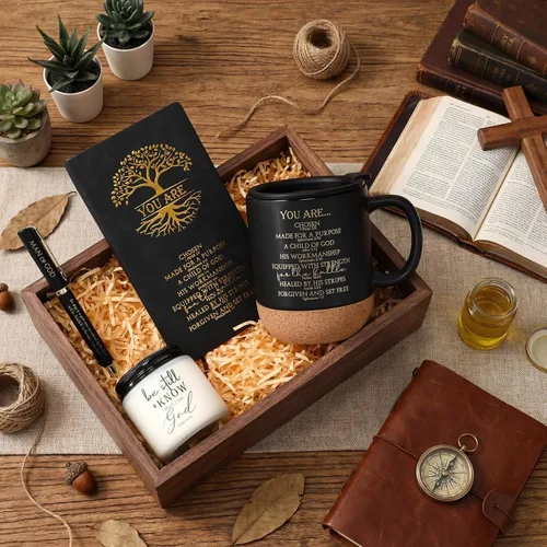 Vista 5 de Hushee 4 piezas de regalos cristianos para hombres, taza de café del hombre de Dios, diario de oración, vela perfumada, bolígrafo bíblico, regalos