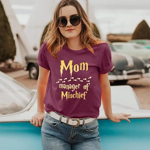 Vista 2 de Camiseta divertida para mujer con diseño de gerente de travesuras, camisa fantástica para mamá, camisa mágica de mago, para el día de la madre