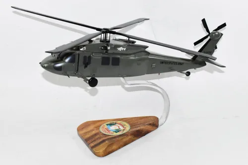 Vista 3 de Sikorsky® UH-60 Black Hawk 2-211º Regimiento de Aviación, modelo a escala de caoba de 16