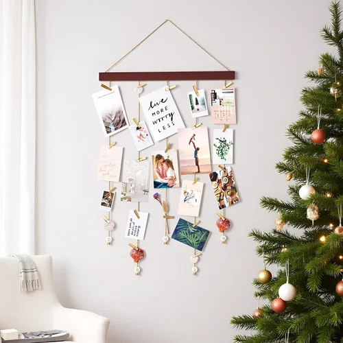 Vista 3 de Mkono Soporte Colgante para Exhibir Fotos Portafotos con 25 Clips de Madera Decoración de Habitación para Adolescentes Exhibidor de Tarjetas