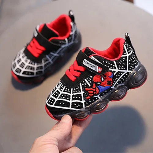 Vista 4 de RAYCHY Zapatos iluminados LED de malla ligera transpirable para niños pequeños