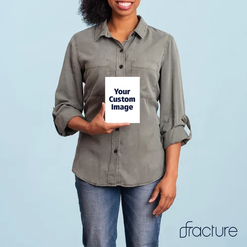 Vista 2 de Fracture - Impresión de foto en vidrio personalizada – 12 x 16 cm Tamaño de retrato extra pequeño Sube tu propia foto Arte de pared de vidrio