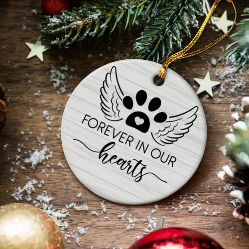 Vista 5 de Adorno conmemorativo personalizado para mascotas – Forever in Our Hearts Adornos de cerámica de Navidad de doble cara con imagen de foto, recuerdo