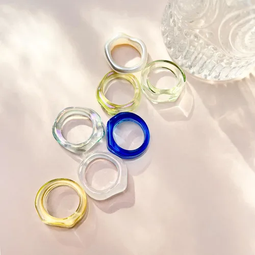 Vista 4 de Viva Joya 18 anillos de resina, anillos acrílicos, anillos gruesos, anillos de plástico, anillos coloridos para mujeres, adolescentes, niñas