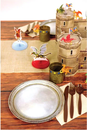 Vista 6 de Beistle Platos de papel de peltre, paquete de 24 platos desechables de inspiración medieval, para fiestas temáticas de castillo, banquetes
