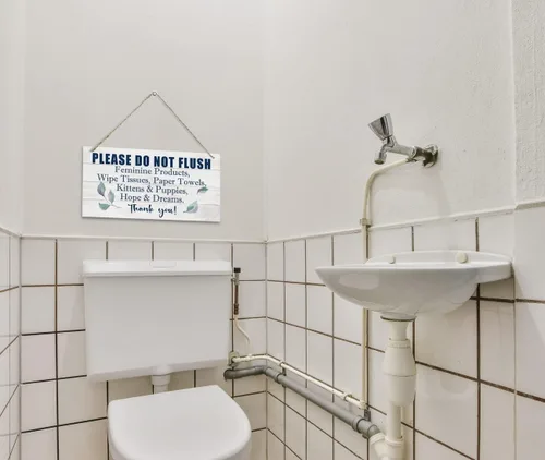 Vista 4 de HALUOSI Placa de madera colgante impresa para decoración, letrero de reglas de baño, "Por favor, no enjuague productos femeninos", madera de Baño 07