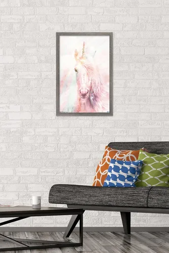 Vista 2 de Trends International Póster de pared de unicornio rosa, 14.725 x 22.375 pulgadas, versión enmarcada de madera de granero Versión enmarcada Barnwood