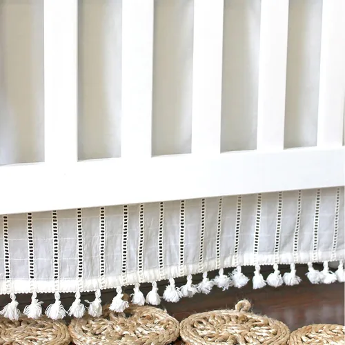 Vista 4 de Crane Baby Falda de cama envolvente para cuna, falda de cuna de algodón para niños y niñas, color blanco, 28 pulgadas de ancho x 52 pulgadas de alto