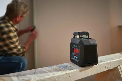 Vista 8 de Bosch GLL50-40G - Láser de línea cruzada autonivelante de haz verde de 360 grados, incluye 4 pilas AA, soporte en L, clip para techo y estuche