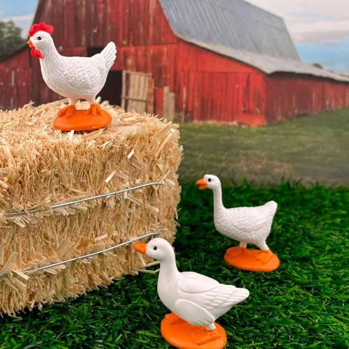 Vista 3 de Safari Ltd. Farm TOOB - 12 figuras que incluyen vaca, cerdo, cabra, caballo y más, juego de juguetes educativos para niños, niñas y niños a partir