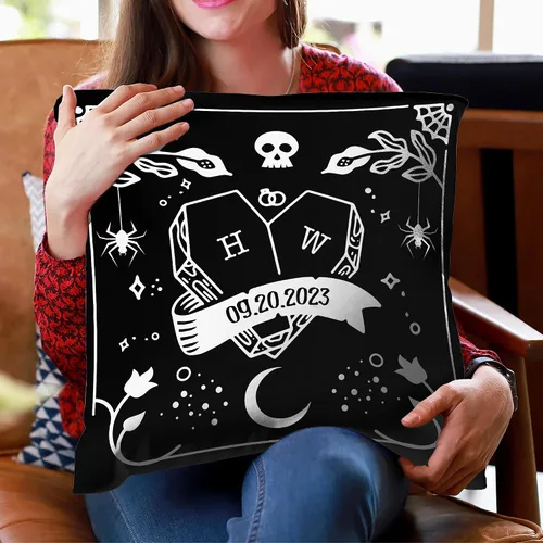 Vista 3 de Hyturtle Almohada gótica personalizada para parejas (inserto incluido) – Decoración espeluznante para Halloween y aniversario de boda – Regalos