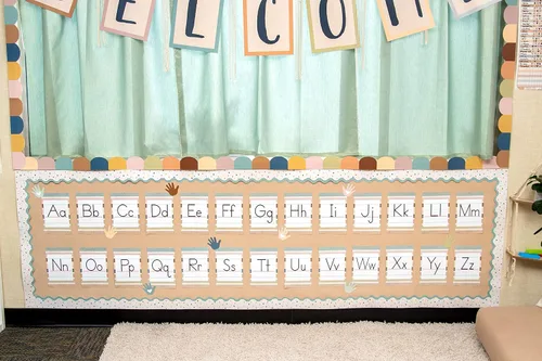 Vista 3 de Teacher Created Resources Tablón de anuncios del alfabeto Everyone is Welcome (TCR7120)