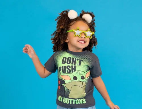 Vista 2 de STAR WARS The Mandalorian The Child - Conjunto de camiseta atlética y pantalones cortos de malla para bebés a niños grandes