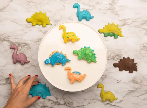 Vista 2 de Handstand Kitchen Dinosaur Buddies T-Rex y Stegasaurus - Molde de silicona para cupcakes Dishwasher Safe, Sturdy for Everyday Use, Food Grade Oven