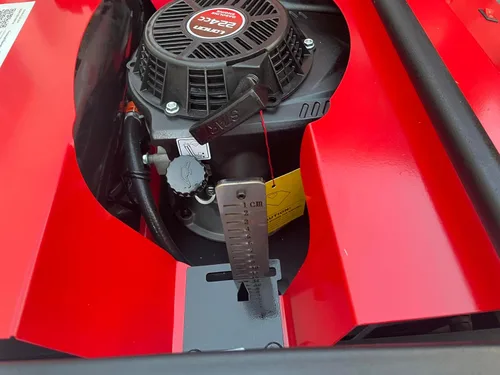 Vista 3 de Cortacésped con control remoto Subida de pendiente de 55 grados Corte de 24 pulgadas Tanque de gas de 6 L Motor de accionamiento sin