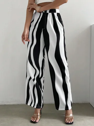 Vista 2 de WDIRARA Pantalones casuales de pierna recta con cremallera y botones con estampado de rayas onduladas para mujer con bolsillos