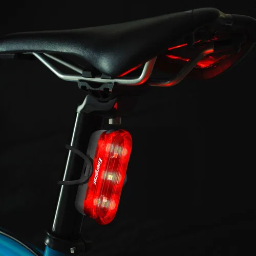 Vista 7 de Energizer Luz recargable X400 para bicicleta, IPX4 resistente al agua, diseño compacto y ligero, luz de clip frontal y luz LED trasera