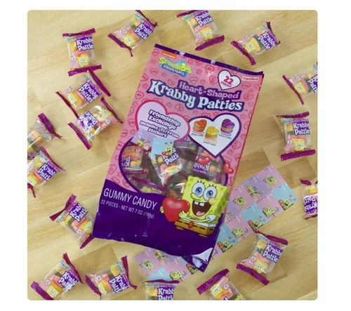 Vista 3 de Patties de cangrejo con forma de corazón de Bob Esponja, 22 unidades, gomitas envueltas individualmente, calcomanías para intercambio de regalos