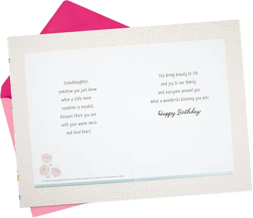 Vista 2 de Tarjeta de cumpleaños de Hallmark para nieta (con adorno de corazón removible)