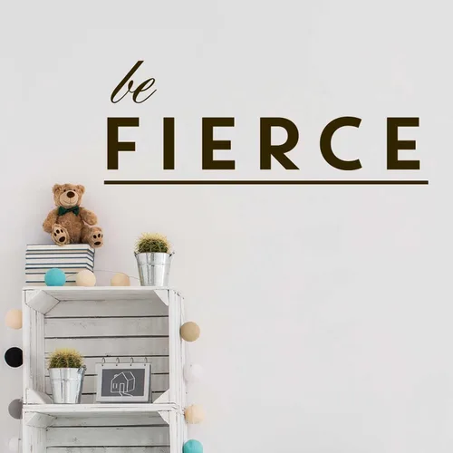Vista 2 de Ser calcomanía Fierce – Beso Cut Inspirational calcomanía para pared con texto por chromantics White
