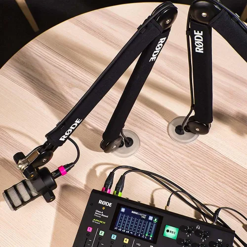 Vista 3 de Rode PSA1+ Pro Studio Boom Arm para podcasting y transmisión con cable XLR de grado profesional y paño de pulido StreamEye