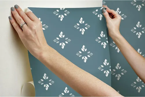 Vista 5 de RoomMates RMK12145WP Rose Lindo - Papel pintado de pétalos prensados color verde azulado oscuro, color azul mezclilla