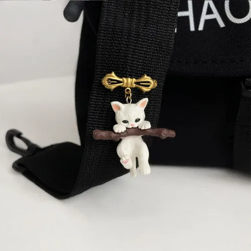 Vista 4 de Bonito broche colgante de gato blanco estereoscópico 3D gato gato gato colgante, broche estético kawaii pin gato estereoscópico lindo alfileres