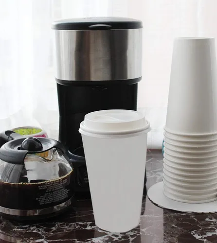 Vista 4 de Tazas de café desechables con tapas de 16 onzas (100 juegos) – To Go Coffee Cups Bebidas calientes Expresso Té Café Café Latte