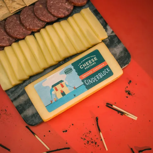 Vista 4 de Cheese Bros. Queso cheddar Hecho en Wisconsin (Cheddar ahumado, 12 unidades)