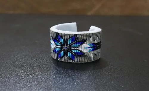Vista 2 de Pulsera con cuentas de estilo nativo Pulsera ajustable (hecha a mano)