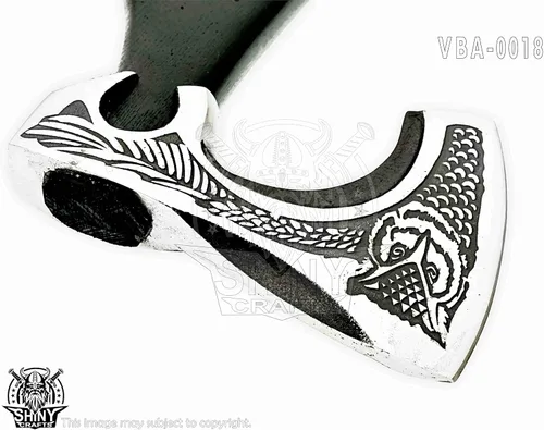Vista 4 de Axes Hacha vikinga hecha a mano Hacha de batalla nórdica con cabeza de acero al carbono y diseño de grabado negro, mango de madera de fresno