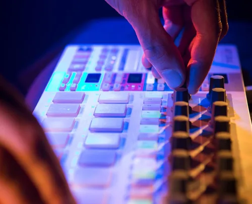 Vista 6 de Arturia Secuenciador de controlador Beatstep Pro