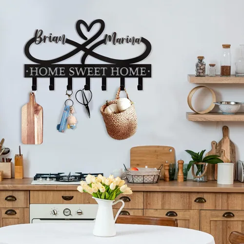 Vista 4 de Dyoart Soporte Personalizado para Llaves con Nombres de Pareja, Soporte de Llaves de Metal Montado en la Pared para Regalos de Inauguración de Casa