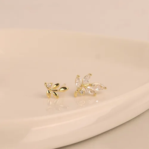 Vista 5 de Sonateomber Aretes grandes de oro para mujer, diseño de perlas gruesas y modernas, circonita cúbica, boda, novia, graduación, vacaciones, joyería