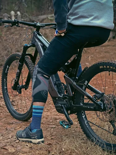 Vista 7 de TCK Calcetines de lana merino para hombres y mujeres para senderismo, caza, ciclismo de montaña, longitud de la tripulación para botas