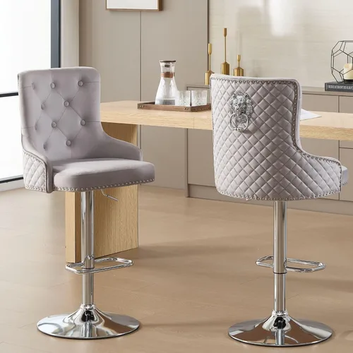 Vista 12 de Juego de 2 taburetes de bar de terciopelo beige con respaldo tuftado alto, anillo de tracción de león, reposapiés de base cromada para isla