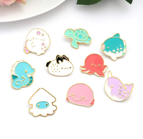 Vista 7 de Juego de pines de solapa esmaltados de dibujos animados con diseño de animales marinos, insignias, ballenatortuga marinapulpohipocampopez
