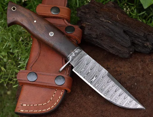 Vista 3 de Cuchillo de caza de Damasco hecho a mano con funda de cuero de transporte horizontal, hoja fija de espiga completa para camping, senderismo