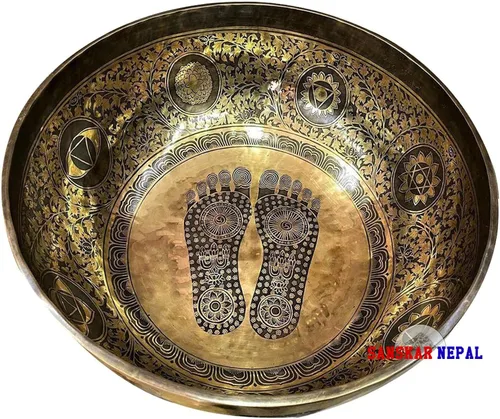 Vista 4 de Cuenco grande para cantar – 16 pulgadas de diámetro – Cuenco de pie de Buda para estar grabado por artesanos de Nepal – para curación, baño