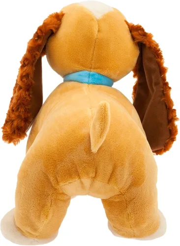 Vista 3 de Disney Store Peluche oficial para dama, tamaño mediano, suave para niños, con textura mullida, detalles bordados, collar y placa de perro, peluche