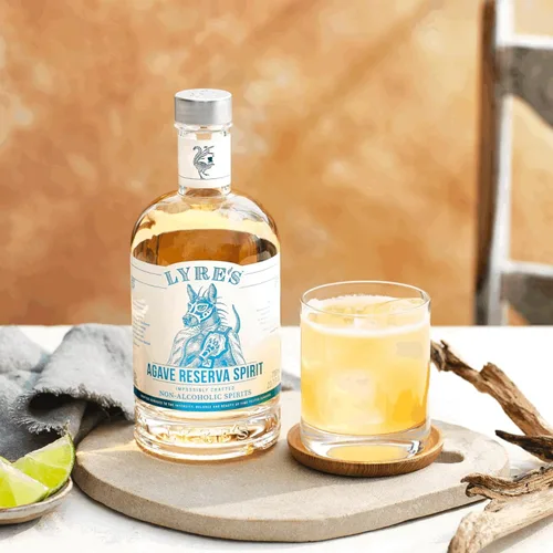 Vista 3 de Lyre's Agave Reserva - Espíritu sin alcohol Estilo tequila Premium 23.7 onzas líquidas