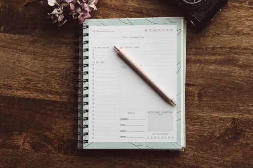 Vista 4 de Paper 'n Such Agenda diaria sin fecha, suministros escolares y de oficina, organiza tareas y aumenta la productividad, diario de trabajo, cuaderno