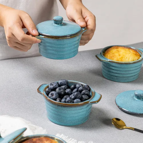 Vista 7 de Creme Brulee Ramekins de 8 onzas con tapas, cuencos aptos para horno para sopa de cebolla francesa, plato para soufflé, mini cazuela cubierta, juego
