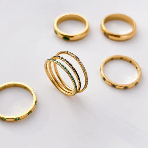 Vista 9 de Juego de 3 anillos de esmeralda para mujer, 18 quilates de circonita cúbica verde que no destiñe, delicados anillos de esmeralda, anillos verdes