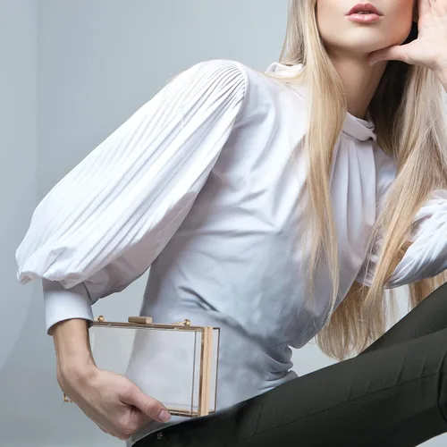 Vista 4 de WJCD - Bolso de mano de acrílico transparente para mujer, bolso de hombro con correa de cadena de dorada desmontable