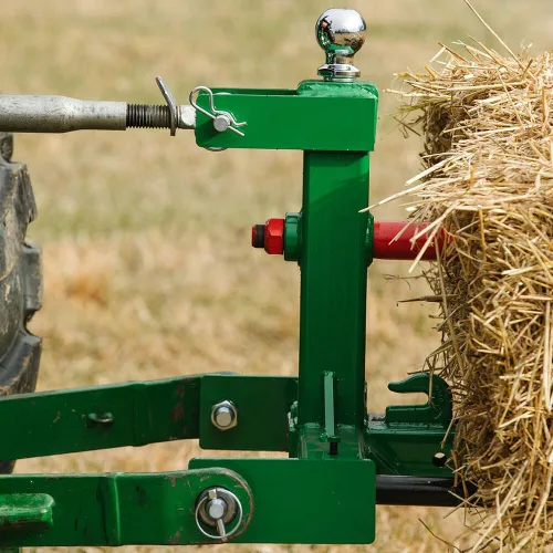 Vista 4 de Titan Attachments Enganche de remolque de tractor de cuello de cisne de 3 puntos, lanza de pacas de heno de 43 pulgadas y estabilizadores, se adapta