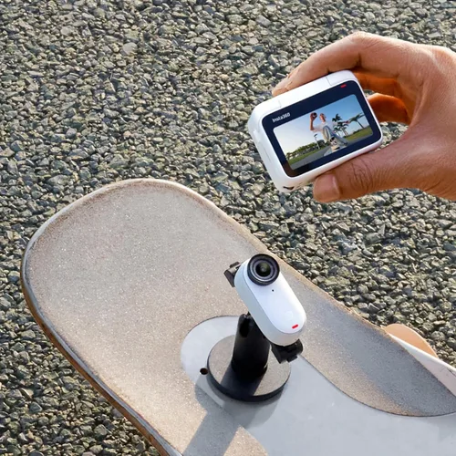 Vista 8 de Insta360 GO 3 128GB - Cámara de acción pequeña y ligera, portátil y versátil, POV manos libres, montaje en cualquier lugar, estabilización, cápsula